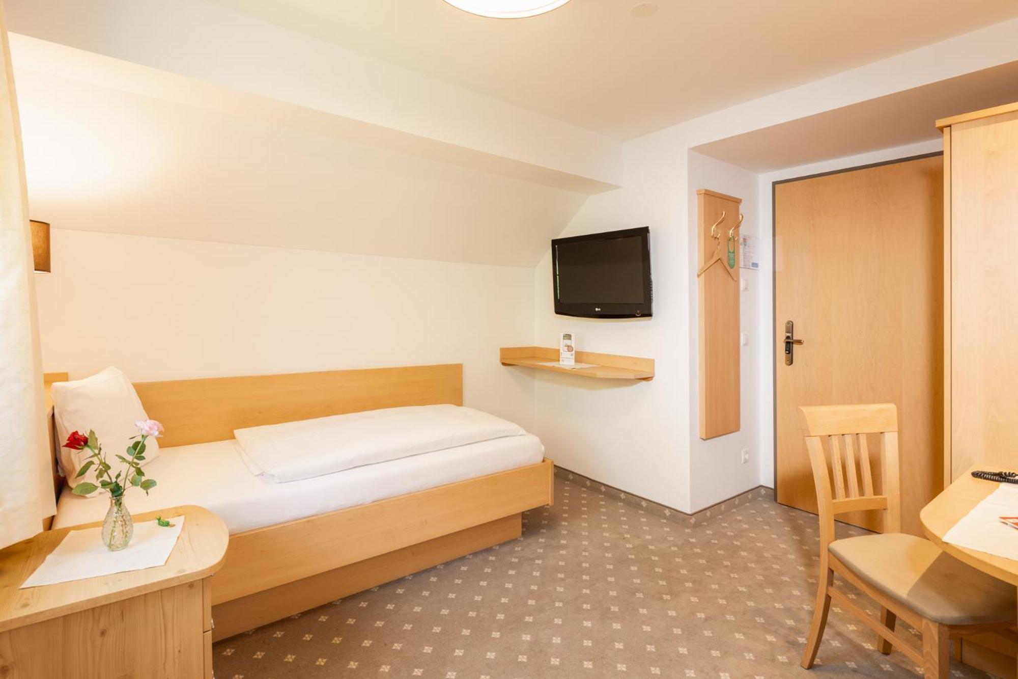 Landhotel Stofflerwirt Санкт Михаел им Лунгау Екстериор снимка