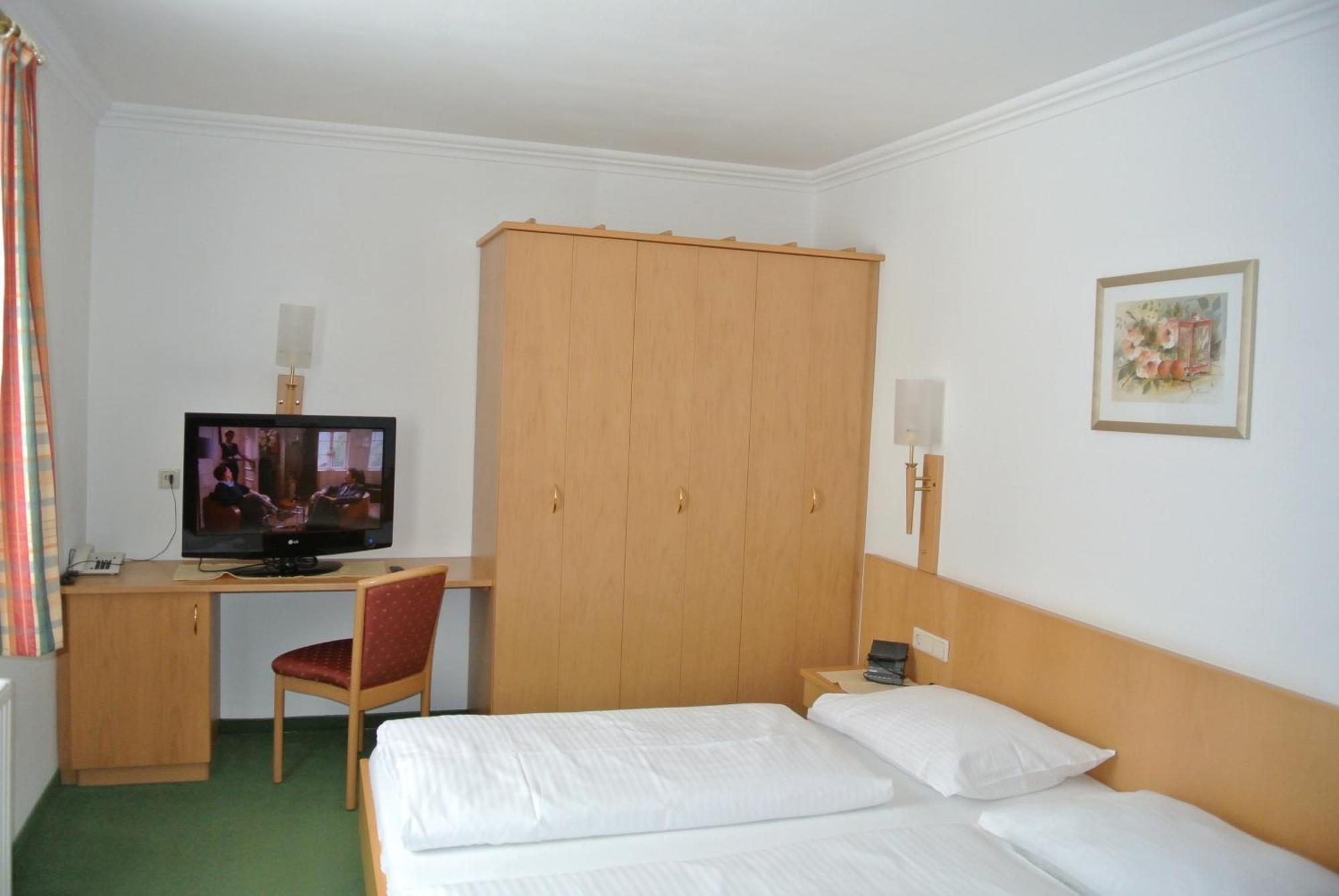 Landhotel Stofflerwirt Санкт Михаел им Лунгау Екстериор снимка
