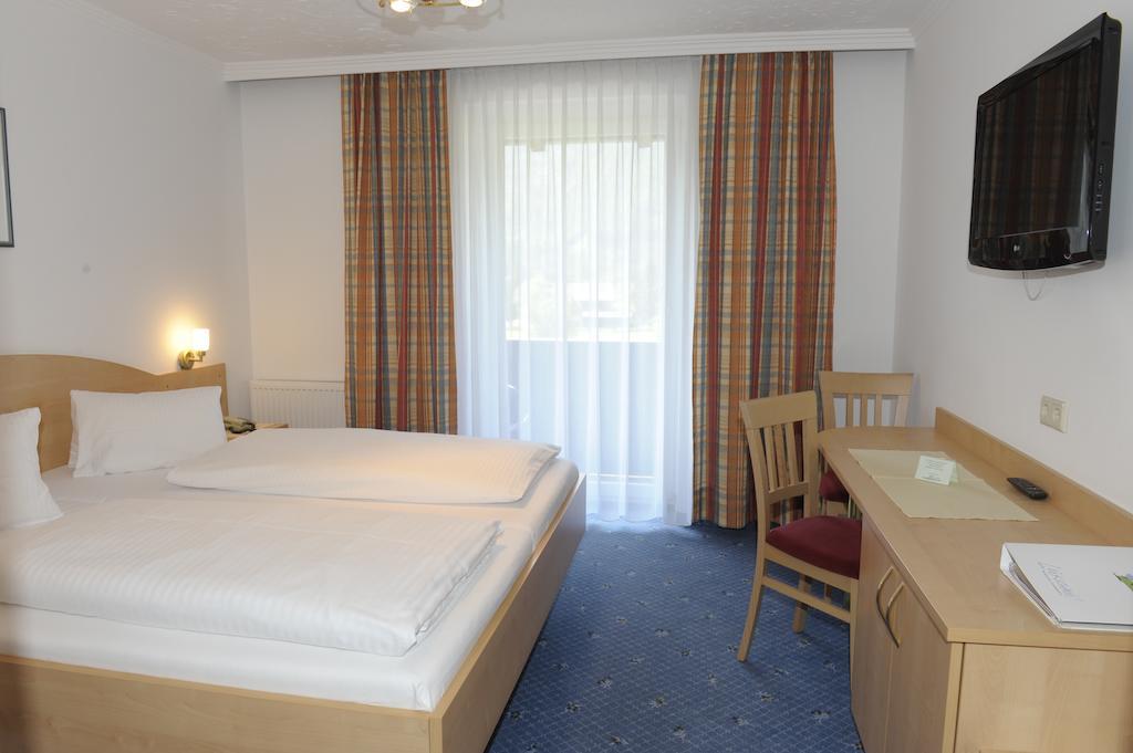 Landhotel Stofflerwirt Санкт Михаел им Лунгау Стая снимка